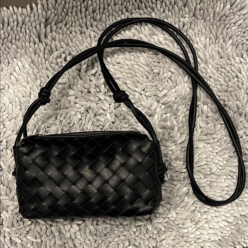 Elegant Black Woven Shoulder Bag